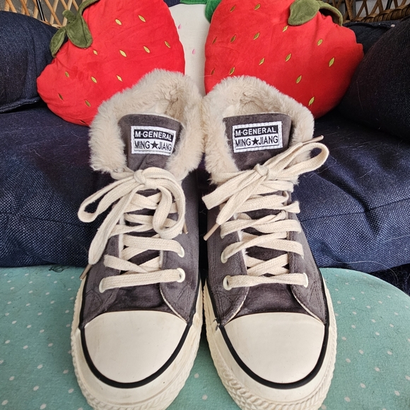 Fluffy Gray Converse Like Sneakers Size 7 - Picture 5 of 6